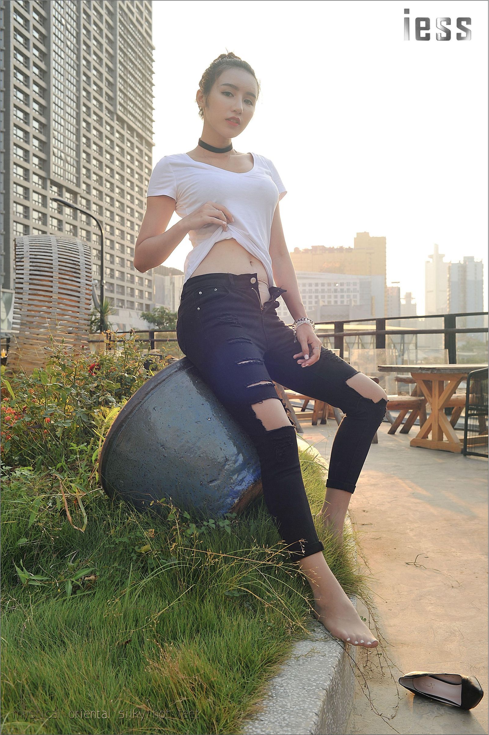 [IESS]异思趣向 女主播SASA 超薄肉丝